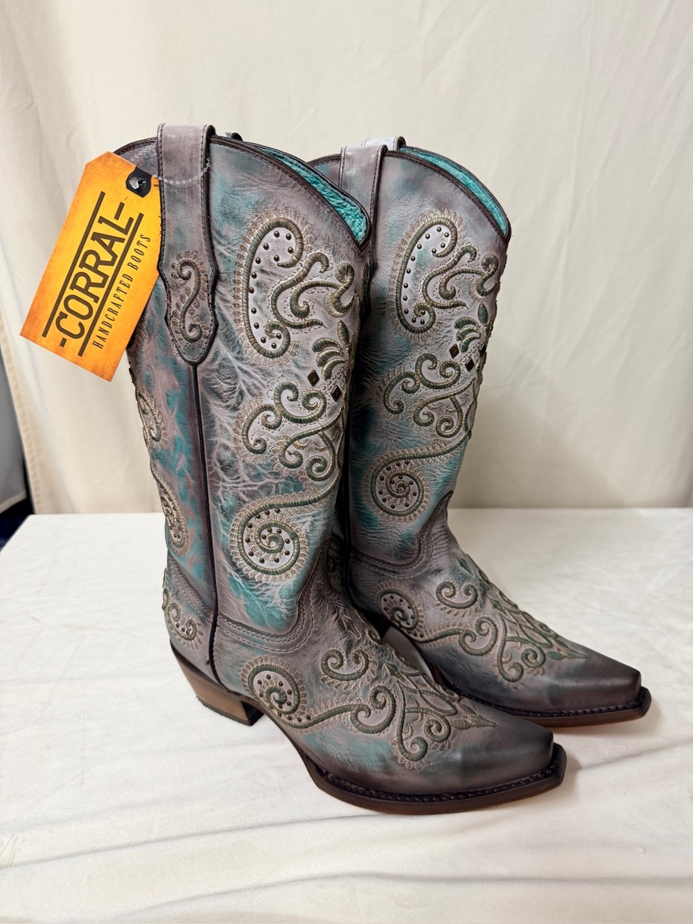 Corral c3849 Turquoise and brown embroidered and studs western boot
